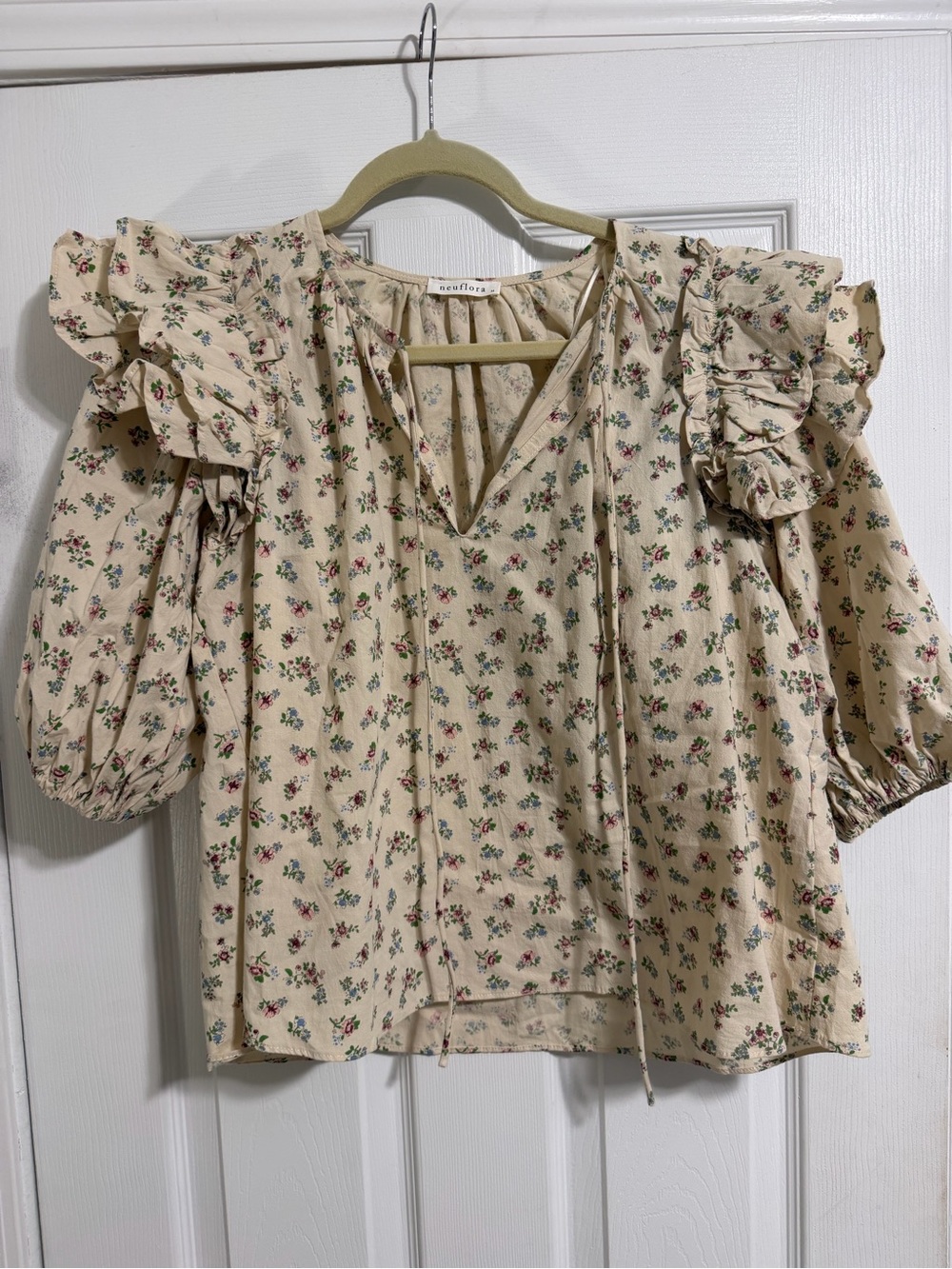 Floral Ruffle Sleeve Peasant Blouse in Cream